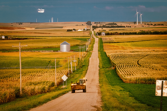 shawnchauhan1's tweet image. Bill Gates owns more American farmland than most countries have total land.
275,000 acres across 18 states. That's bigger than New York City. Twice.
Tech billionaires are quietly buying the one thing you actually need to survive: your food supply.
Here's how they're colonizing…