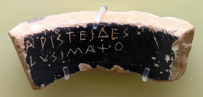 Έχω καταλήξει πως ο Μπαρτζώκας δεν τους ενοχλεί ούτε επειδή είναι αριστερός ούτε για το 0/4

Το θέμα είναι αυτό που είχε πει ο αγράμματος Αθηναίος στον Αριστείδη όταν τον ρώτησε γιατί θέλει να τον εξοστρακίσουν 

"Βαρέθηκα να ακούω να τον φωνάζουν Δίκαιο"
#OlympiacosBC