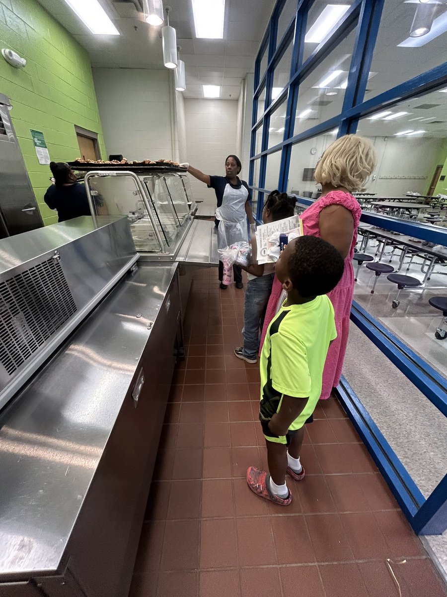 CascadeESMedCtr (@cascadeesmedctr) on Twitter photo Delicious and nutritious!! #APSdoingitsBest for our scholars! Serving new menu items and the 😍😊🙂let us know !! <a href="/CasPrinciTmomon/">Tiffany Momon</a> <a href="/APKingCascadeES/">Remika Smith-King</a> <a href="/APSNutritionNow/">APS Nutrition</a> Delicious and nutritious!! #APSdoingitsBest for our scholars! Serving new menu items and the 😍😊🙂let us know !! <a href="/CasPrinciTmomon/">Tiffany Momon</a> <a href="/APKingCascadeES/">Remika Smith-King</a> <a href="/APSNutritionNow/">APS Nutrition</a>