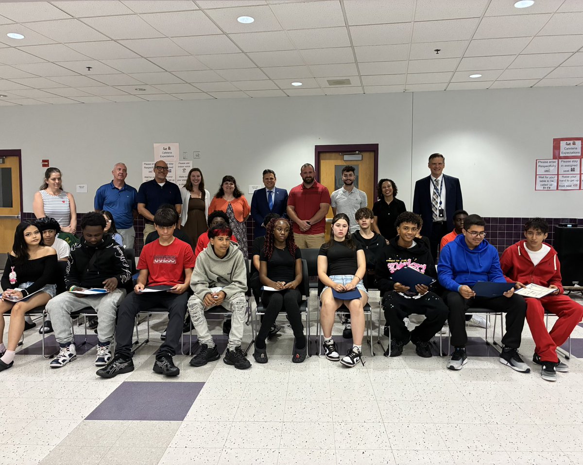 MayorOfMalden's tweet image. @JennSpadafora and I are proud of these 8th graders who successfully completed a challenging Summer School program which was made possible due to the dedication of our staff led by Mrs. Julie Jones!