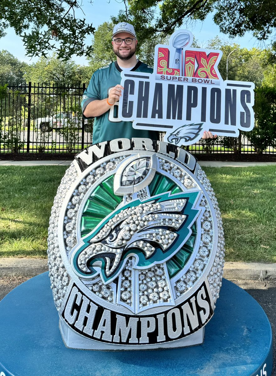 antman7772's tweet photo. Had a great time yesterday at Eagles Training Camp! GO BIRDS!!🦅🦅 https://t.co/XRhOuWYN5C