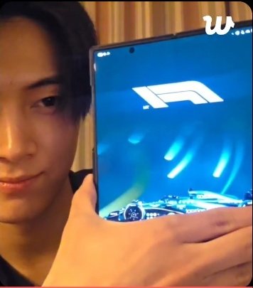 graxvitty's tweet image. wallpaper nya jay f1 car......