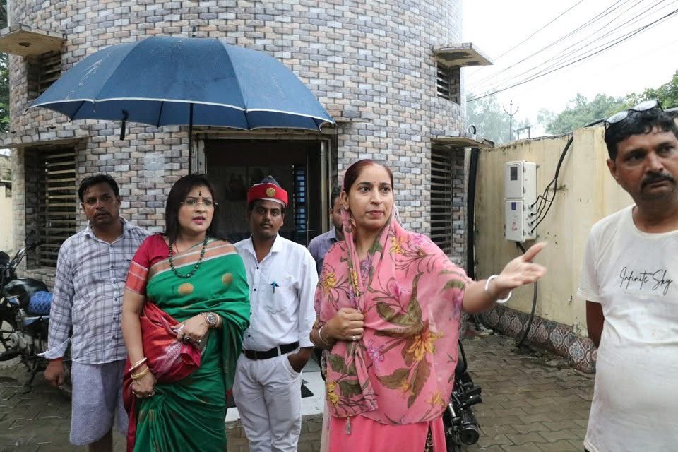 लेबर कॉलोनी स्थित पंपिंग स्टेशन का सभासद प्रतिनिधि श्री पवन दिवाकर जी के साथ औचक निरीक्षण कर आवश्यक दिशा-निर्देश दिए । इस दौरान पंपिंग स्टेशन सुचारू रूप से चालू पाया गया तथा सम्बंधित सभी कर्मचारी उपस्थित पाए गए ।