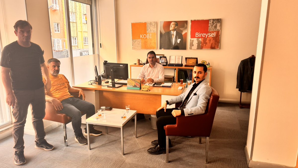 Deniz bank Müdürü Sn  Mehmet Selim İLEN
Beyefendi’yi ziyaret edip çalışmalarında başarılar diledik. Misafirperverliği için teşekkür ediyorum.

<a href="/MHP_Bilgi/">MHP</a> 
<a href="/E_SemihYalcin/">E. Semih Yalçın</a> 
<a href="/ayyildirim1/">Ahmet Yiğit Yıldırım</a>