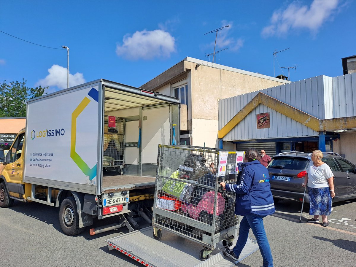 #LesPostiersOntDuCoeur ❤️

Les postiers de la région Bourgogne Franche-Comté se sont mobilisés pour réaliser une collecte de vêtements pour les Restos du Cœur !

question, selon vous, quelle est la quantité de dons récoltés cette année ??? (Petit indice, c'est du lourd ! 😊)