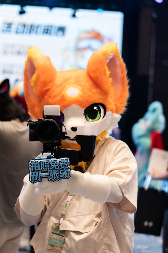 Free photo, but “delete” costs 50 for each.
📷：落渊
#FursuitFriday