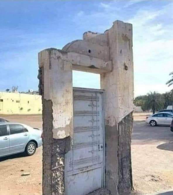 نحن الرجال اذا عشقنا امراءة اقفلنا باب قلوبنا 🙋🏻‍♂️