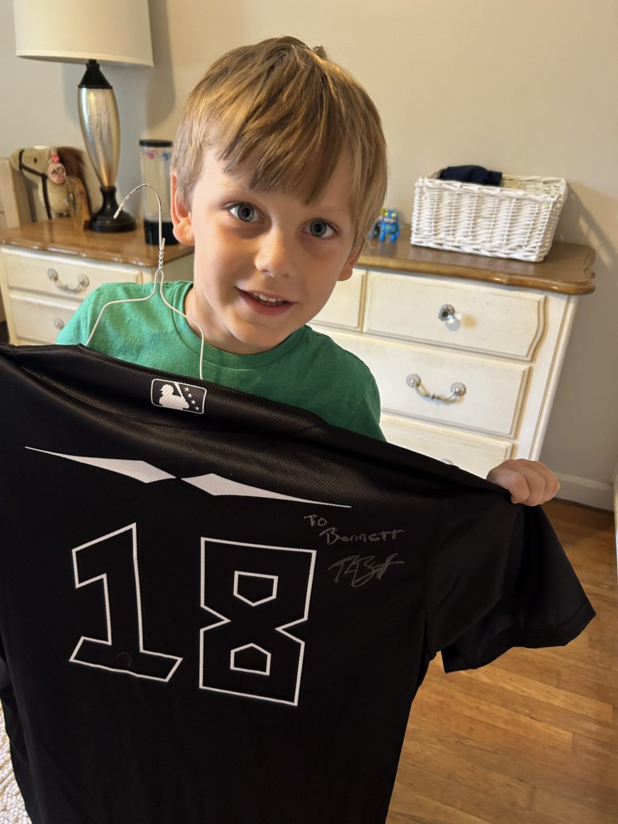 Pretty good mail day! Thanks for making Bennett’s day <a href="/ryan10bergert/">Ryan Bergert</a> wishing you the best in KC

Let’s go <a href="/Royals/">Kansas City Royals</a> !!!