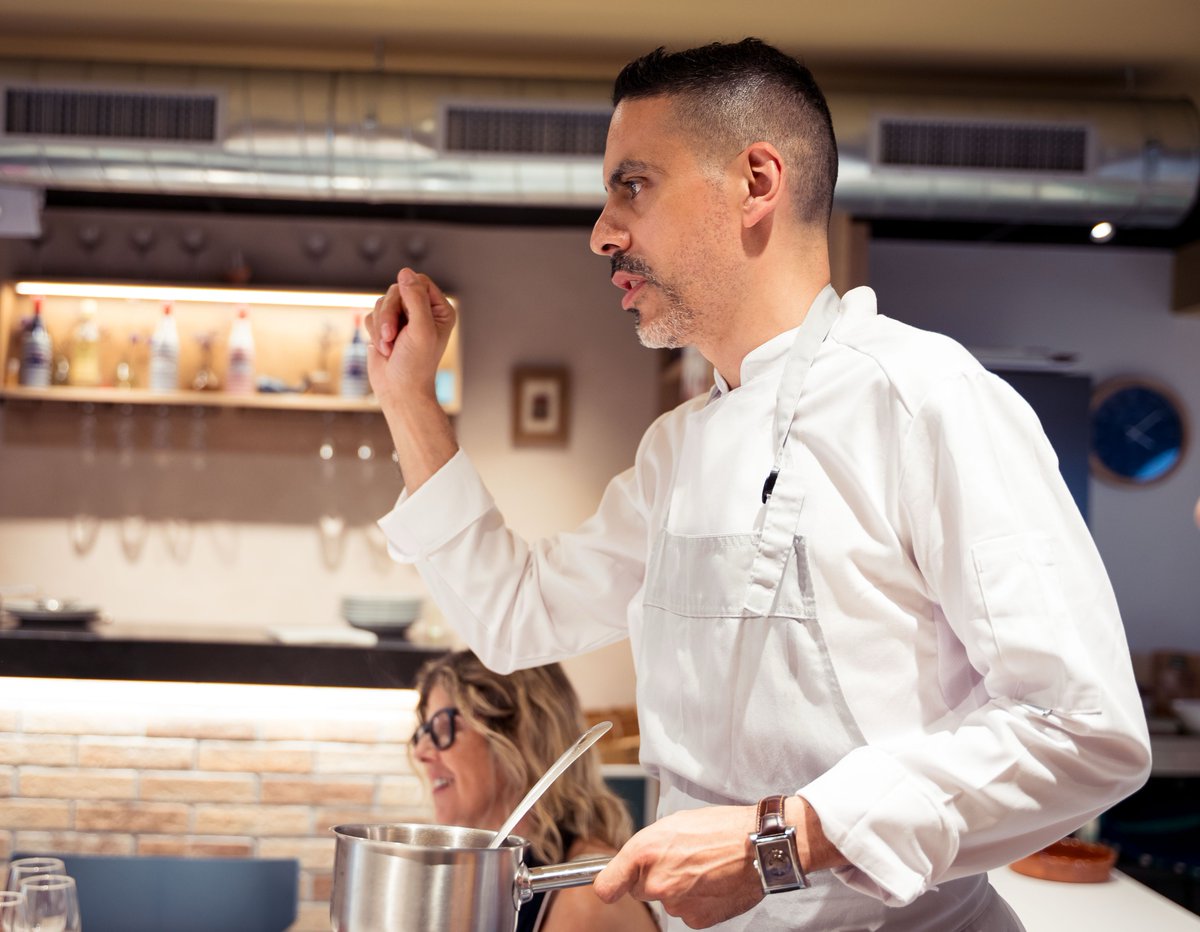 d_bprojects's tweet photo. 🧠 Creating Innovations |
📌 Cocinar con 20 años de experiencia. No sé a cuántas personas he cocinado, probablemente a miles. Es una gran satisfacción continuar haciéndolo por placer y para generar momentos que generen recuerdos
#chefnutricional #chefprivado #microcatering https://t.co/nJfmXHKYK9