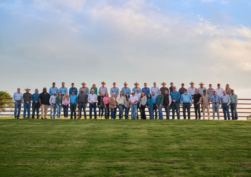 Congratulations, Bob and Dana McClaren and the 44 Farms family -- Honorary Angus Foundation Inductees during the 2025 National Junior Angus Show in Tulsa, Oklahoma. buff.ly/xdIhulo #Angus #Aglife #CameronTexas