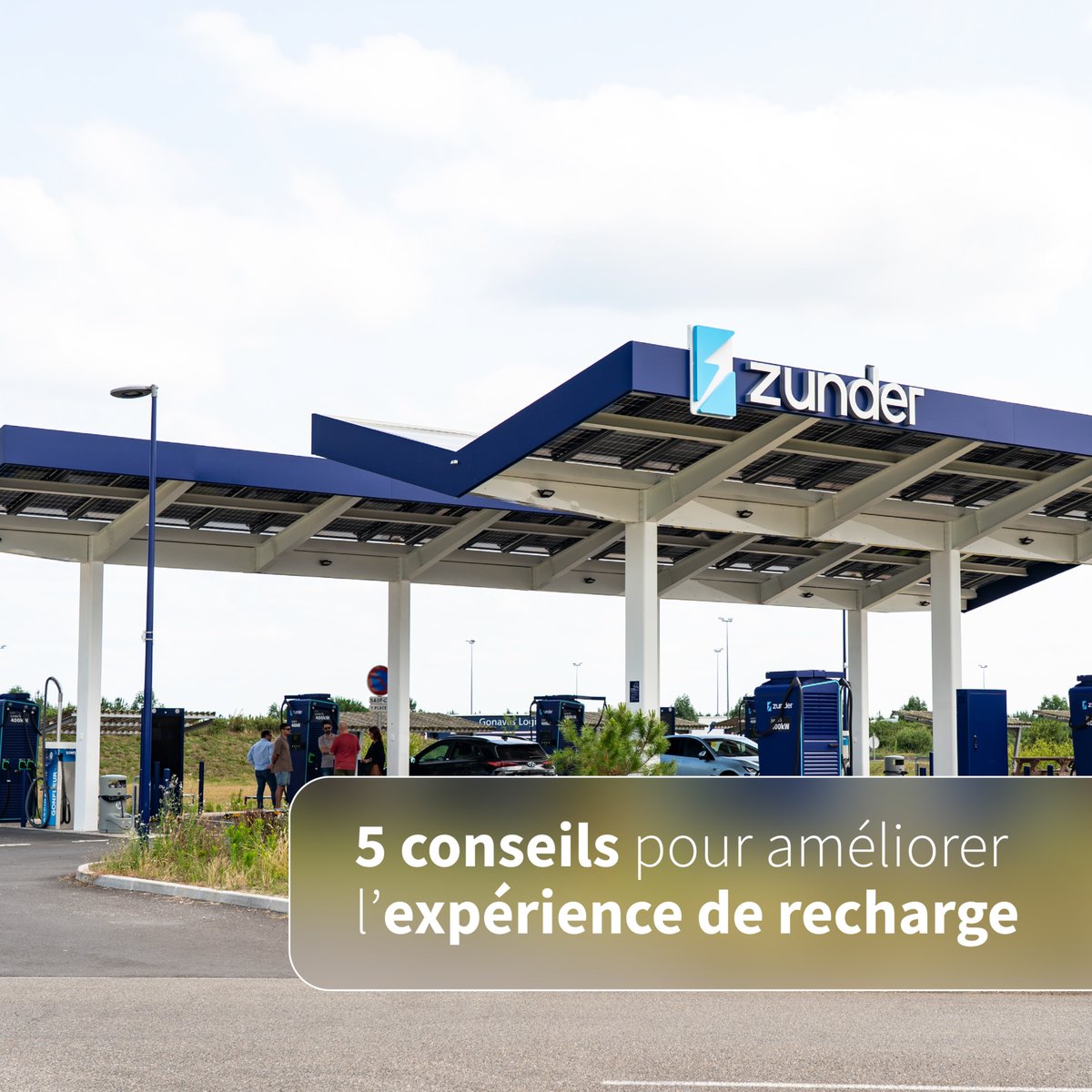 zunderFR's tweet photo. En ce weekend de chassé-croisé, les #giletsbleus de la @FfauveMedia seront de nouveau présents sur les stations #Zunder pour accueillir, renseigner et assister les conducteurs de #VE 🚗🔋

L’occasion de rappeler quelques #conseils pour une expérience de #recharge optimale⚡ https://t.co/BP8pNTZe8H