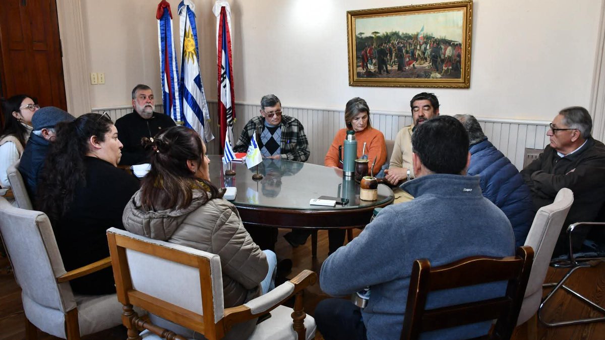 comuna33's tweet image. Intendente departamental recibió a la bancada de ediles del frente amplio.
Se abordaron diversos temas vinculados al trabajo legislativo y el relacionamiento con el ejecutivo departamental.,además de los temas de actualidad de Treinta y Tres.
#GobiernodeTreintayTres