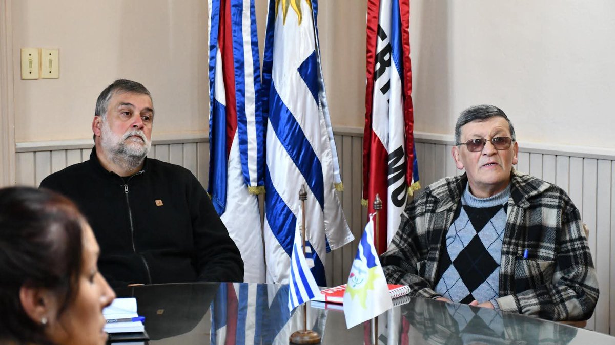 comuna33's tweet image. Intendente departamental recibió a la bancada de ediles del frente amplio.
Se abordaron diversos temas vinculados al trabajo legislativo y el relacionamiento con el ejecutivo departamental.,además de los temas de actualidad de Treinta y Tres.
#GobiernodeTreintayTres