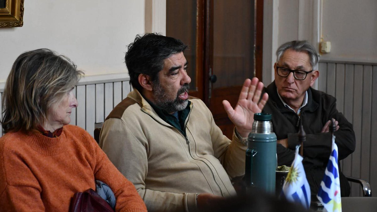 comuna33's tweet image. Intendente departamental recibió a la bancada de ediles del frente amplio.
Se abordaron diversos temas vinculados al trabajo legislativo y el relacionamiento con el ejecutivo departamental.,además de los temas de actualidad de Treinta y Tres.
#GobiernodeTreintayTres