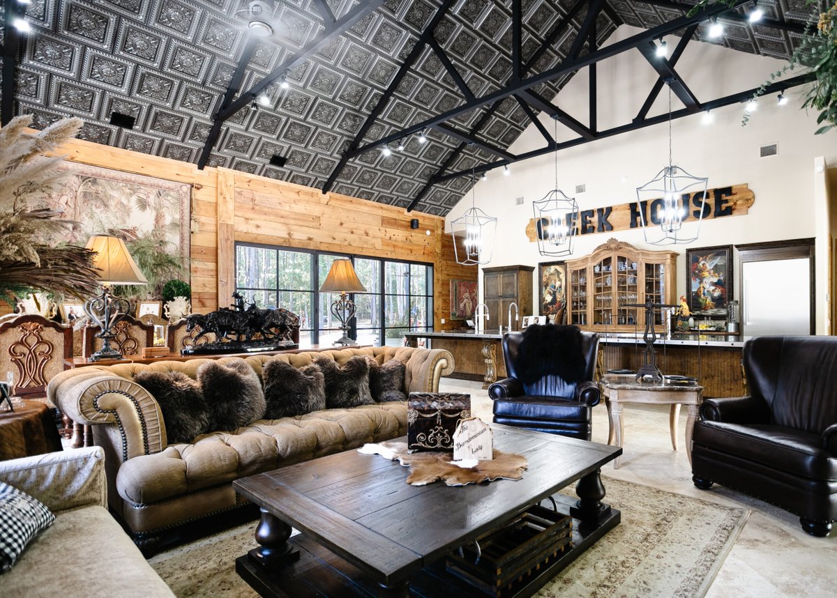 🏡 Barndominiums = style, speed, and steel. Why they're trending and how metal makes it better 👉 hubs.li/Q03zkG9Q0 #Barndominiums #METALCON