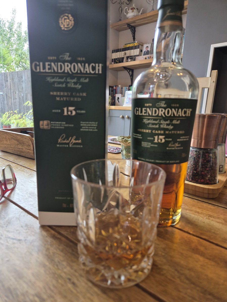 Victor Sacks🧡🎗️ (@smartsacks) on Twitter photo Square Conduct, level steps and upright intentions has brought me to Friday! Sometimes it isn't the pocket busting whisky, but a staple that's just always in the drinks cupboard.. Peeps, I give you the start of the weekend, brought to you by <a href="/Glendronach/">The Glendronach</a>
Happy Friday everyone🎉🎉 Square Conduct, level steps and upright intentions has brought me to Friday! Sometimes it isn't the pocket busting whisky, but a staple that's just always in the drinks cupboard.. Peeps, I give you the start of the weekend, brought to you by <a href="/Glendronach/">The Glendronach</a>
Happy Friday everyone🎉🎉