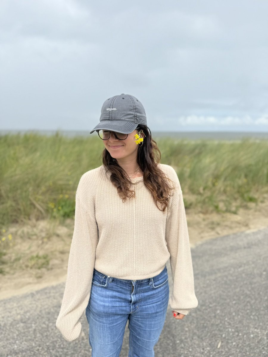 Feet in 🇧🇪, head in the asylum