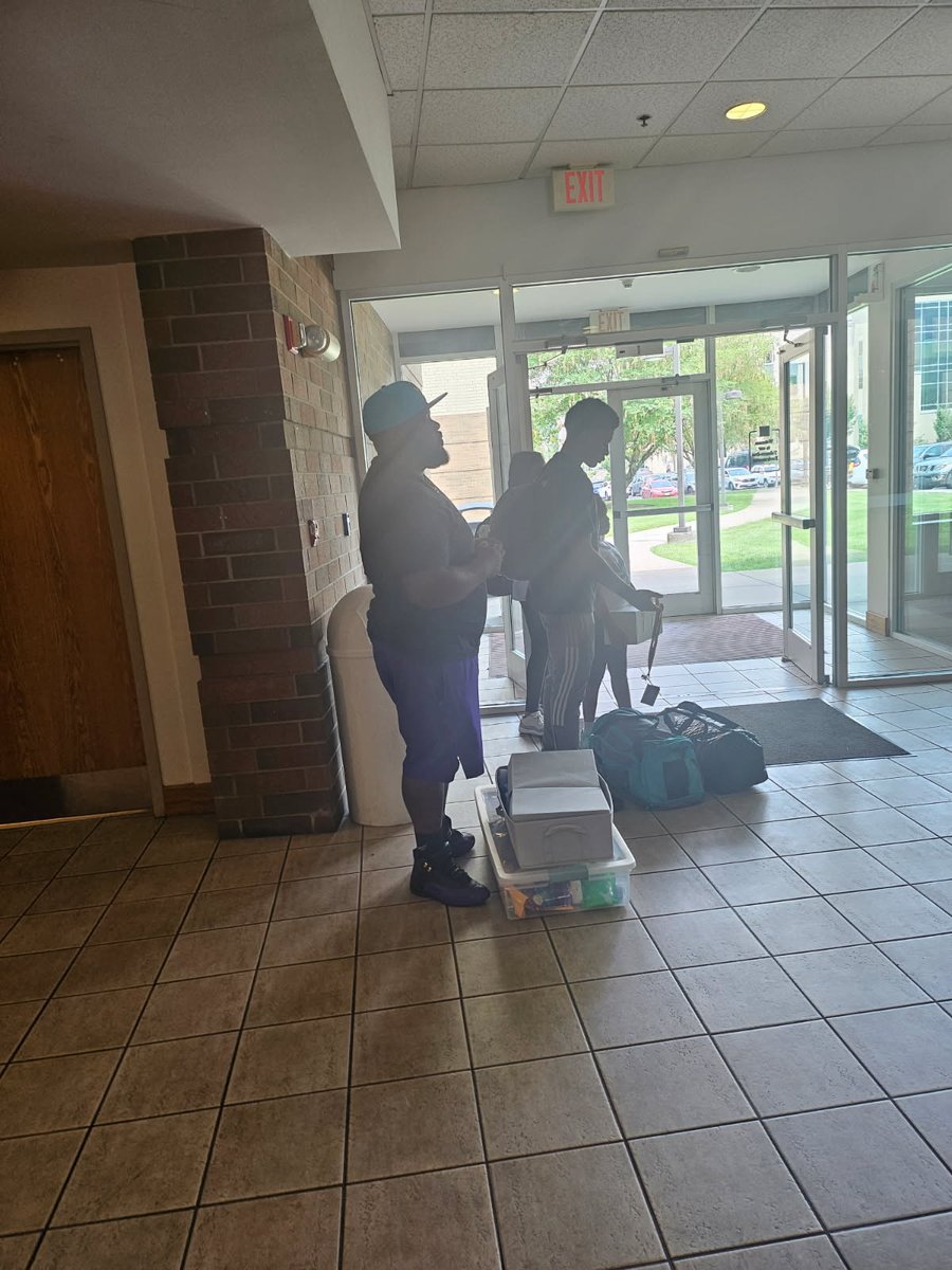fields_boss's tweet image. Move in day was successful 🙌🏾 definitely excited to see things unfold! Golden Eagle football "tough &amp;amp; Nasty" @8monneyy @UCWV_Football @CoachDaught @coachtesch