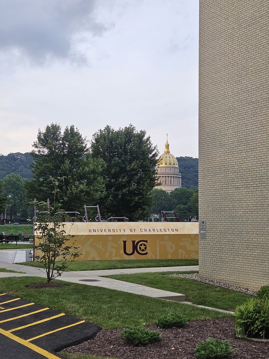 Move in day was successful 🙌🏾 definitely excited to see things unfold! Golden Eagle football "tough &amp; Nasty" <a href="/8monneyy/">jaquairus fields</a> <a href="/UCWV_Football/">University of Charleston Football</a> <a href="/CoachDaught/">Alex Daugherty</a> <a href="/coachtesch/">Michael Tesch</a>