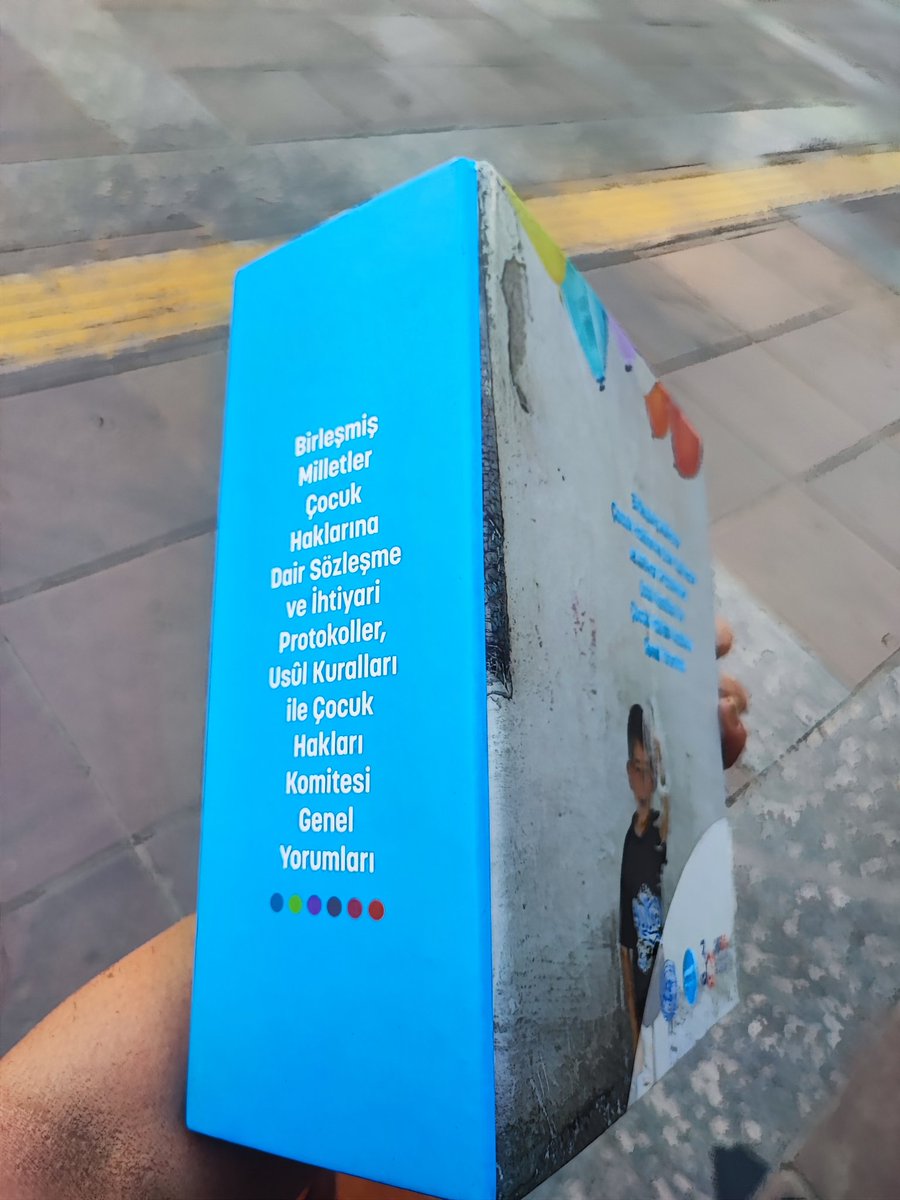Şu klasörü fırlatıp "Biz bu günlere kolay mı geldik bee!" demek istediklerim var.