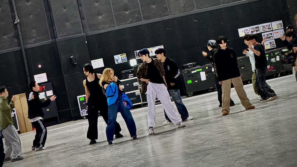 kylieminogue's tweet image. KPOPPED. Let’s go @ATEEZofficial &amp;amp; @JBALVIN !!! 🎤💖⚡️ Streaming August 29 only on @AppleTV #KPopped