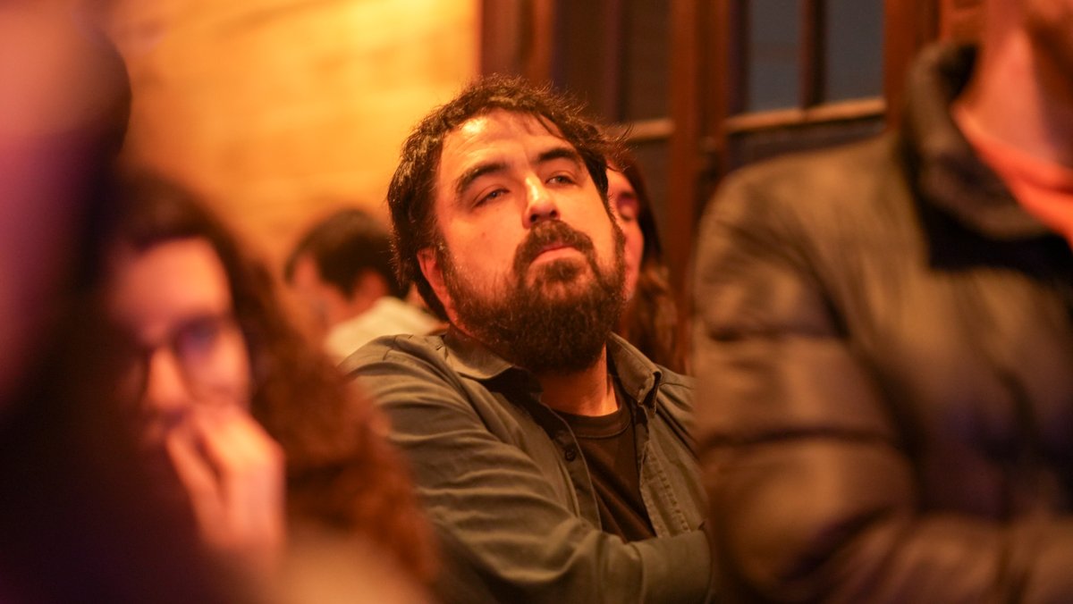 Si la realidad te deprime, nosotros estamos imaginando una distinta y este semana la presentamos en sociedad.  Sin nuevas ideas no se puede. Gracias a todos los que nos acompañaron en nuestra presentación.
Leénos en futurosmejores.com.ar !