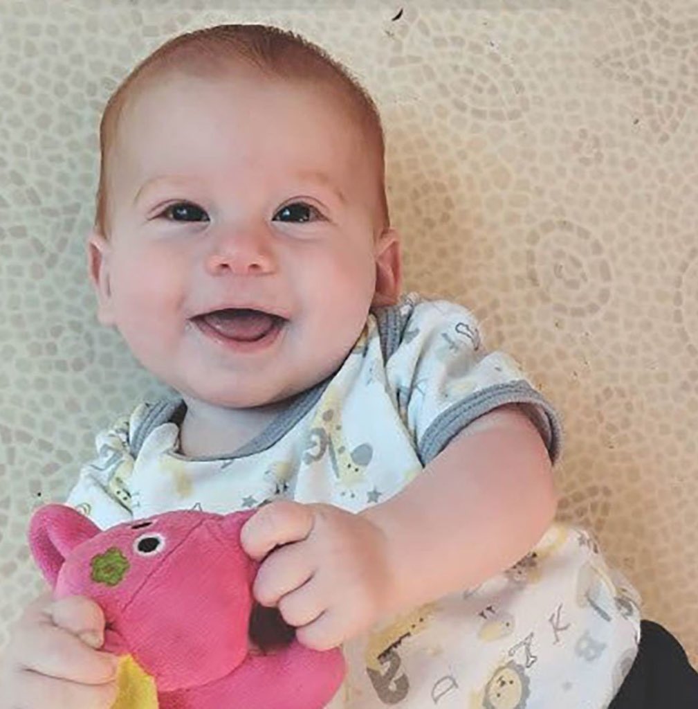 ‼️🚨Macron considère que les prisonniers palestiniens qui, pour la plupart, ont massacré des civils israéliens, sont des « otages ».

Je n’ai plus de mot. Alors je partage ces photos.

Celle de Kfir et Ariel. Pris en otage puis étranglés - à mains nues - par le Hamas. 🎗️🇮🇱