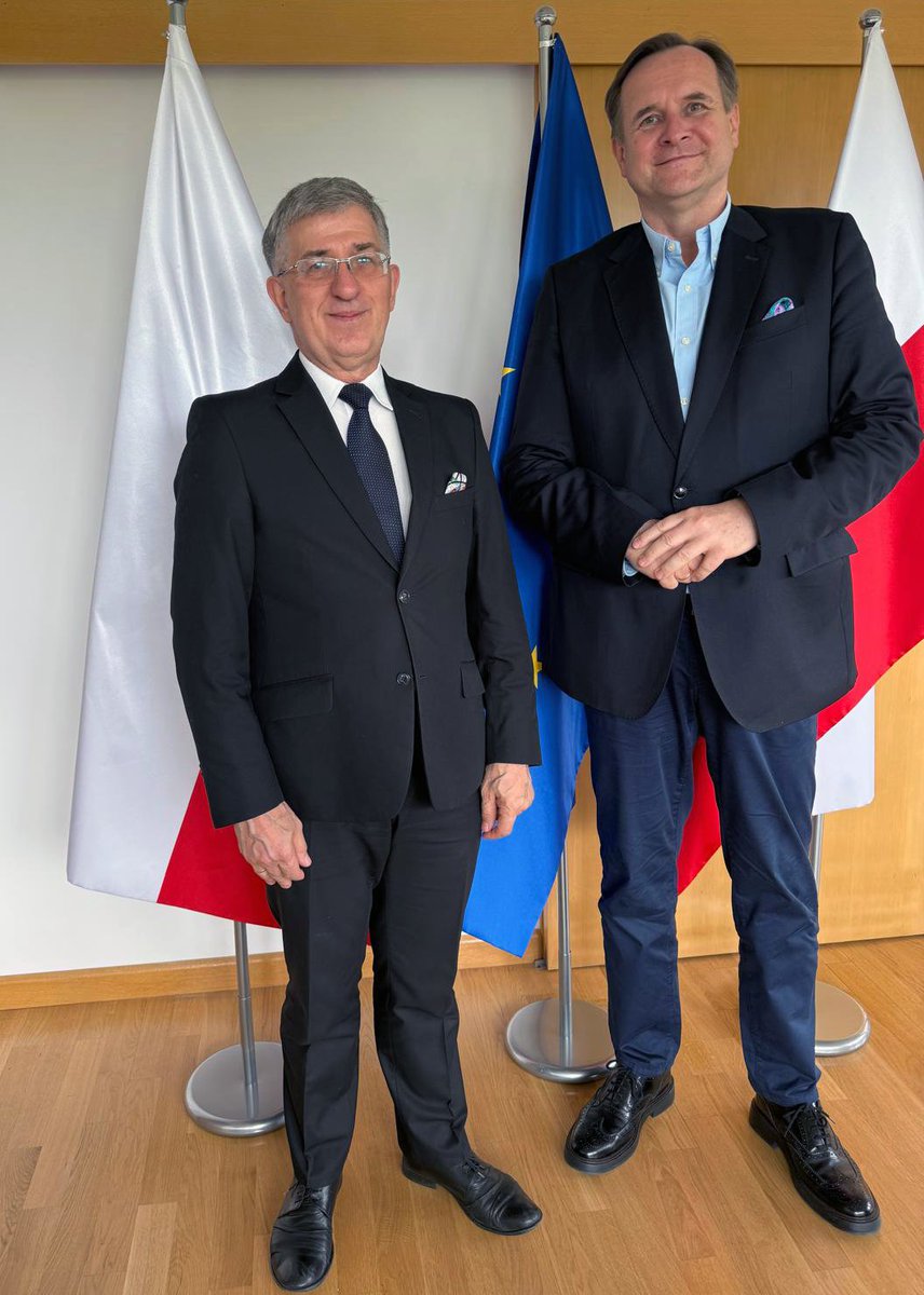 ZUS (@zus_pl) on Twitter photo 🤝 Prezes ZUS Zbigniew Derdziuk spotkał się prezydentem <a href="/Konf_Lewiatan/">Konfederacja Lewiatan</a> Markiem Górskim.
🗣️ Rozmowa dotyczyła m. in. rynku pracy, aktywizacji osób 50+ i szkoleń dla przedsiębiorców, których zrzesza Konfederacja Lewiatan. 🤝 Prezes ZUS Zbigniew Derdziuk spotkał się prezydentem <a href="/Konf_Lewiatan/">Konfederacja Lewiatan</a> Markiem Górskim.
🗣️ Rozmowa dotyczyła m. in. rynku pracy, aktywizacji osób 50+ i szkoleń dla przedsiębiorców, których zrzesza Konfederacja Lewiatan.