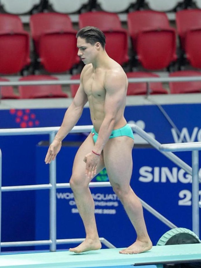 Buenos días a Osmar Olvera, el clavadista mexicano que se alzó con la medalla de oro en trampolín en el mundial de clavados🏅

Convirtiéndose en el primer atleta no chino en llevarse este oro en 20 años! PADREEEEEEEEEE 👏🏼👏🏼👏🏼👏🏼