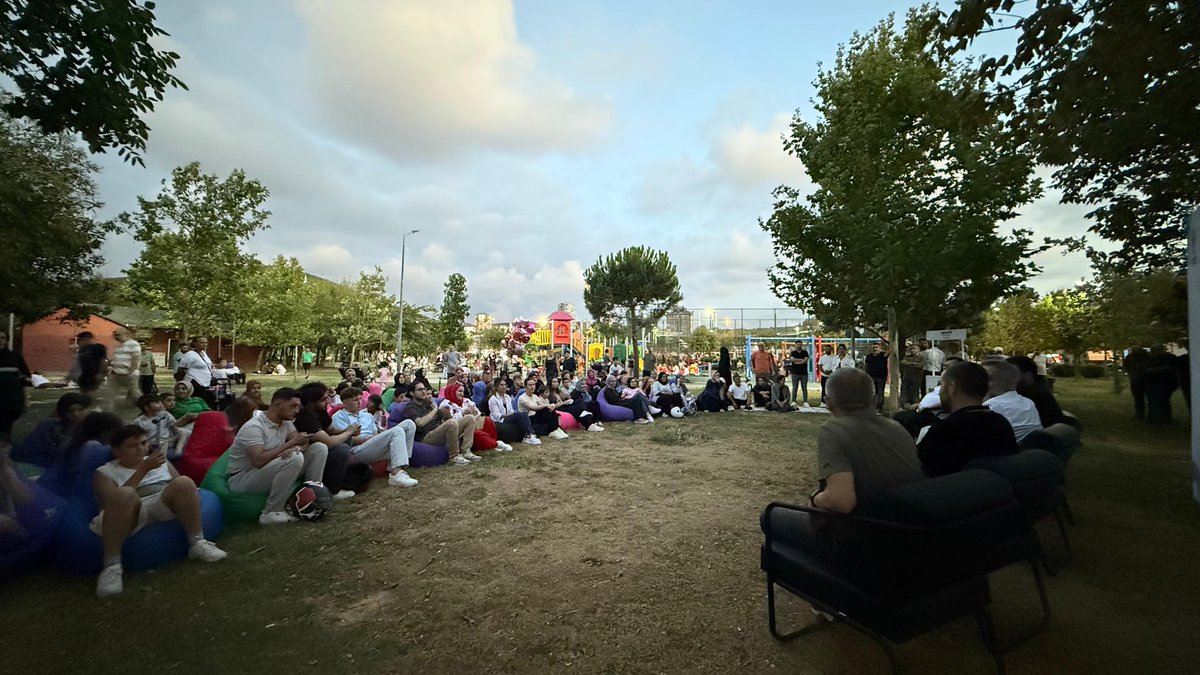 “Mahallemizde gençliğin sesi yükseliyor! 🇹🇷 Genç İz çatısı altında bir araya geldik, birlikle güçlendik. #Gençİz #AKGençlik”