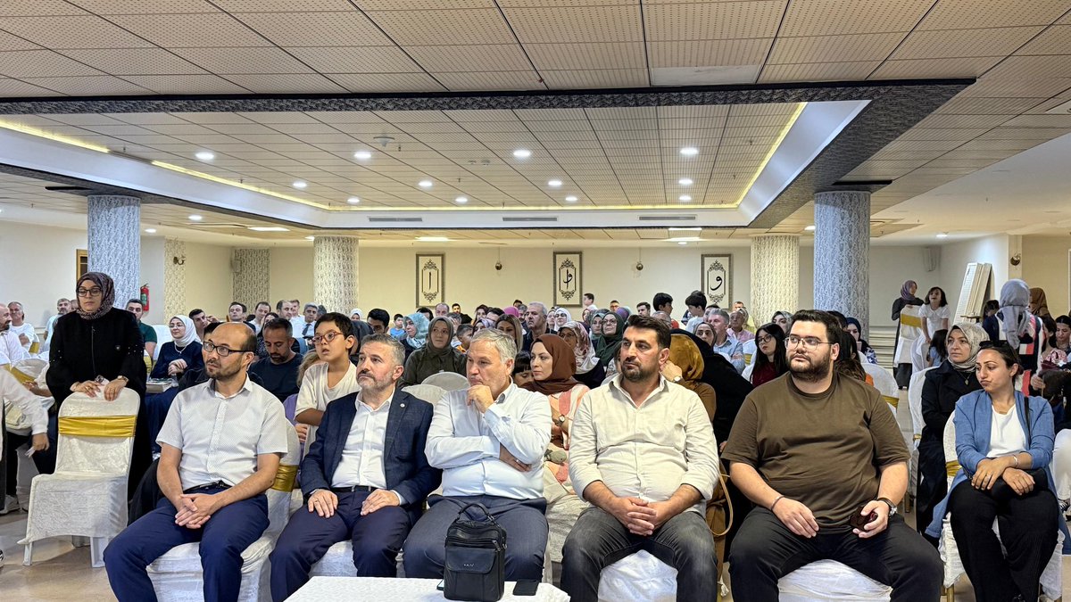 Mimar Sinan Camii Yaz Kur’an Kursu kapanış programına katılım sağladık.
Eğitim süreci boyunca emek veren hocalarımıza ve küçük kardeşlerimize teşekkür ediyoruz. Kur’an’la büyüyen bir neslin heyecanına ortak olmak bizler için büyük bir mutluluk verdi.