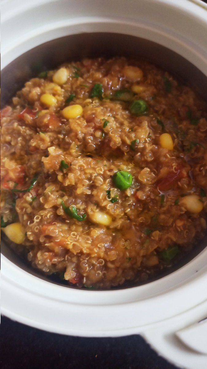 Rohinips1's tweet image. How do you make quinoa interesting? 🤔 
By making a quinoa khichdi 😋😋
#dinnerscene #ComfortFood