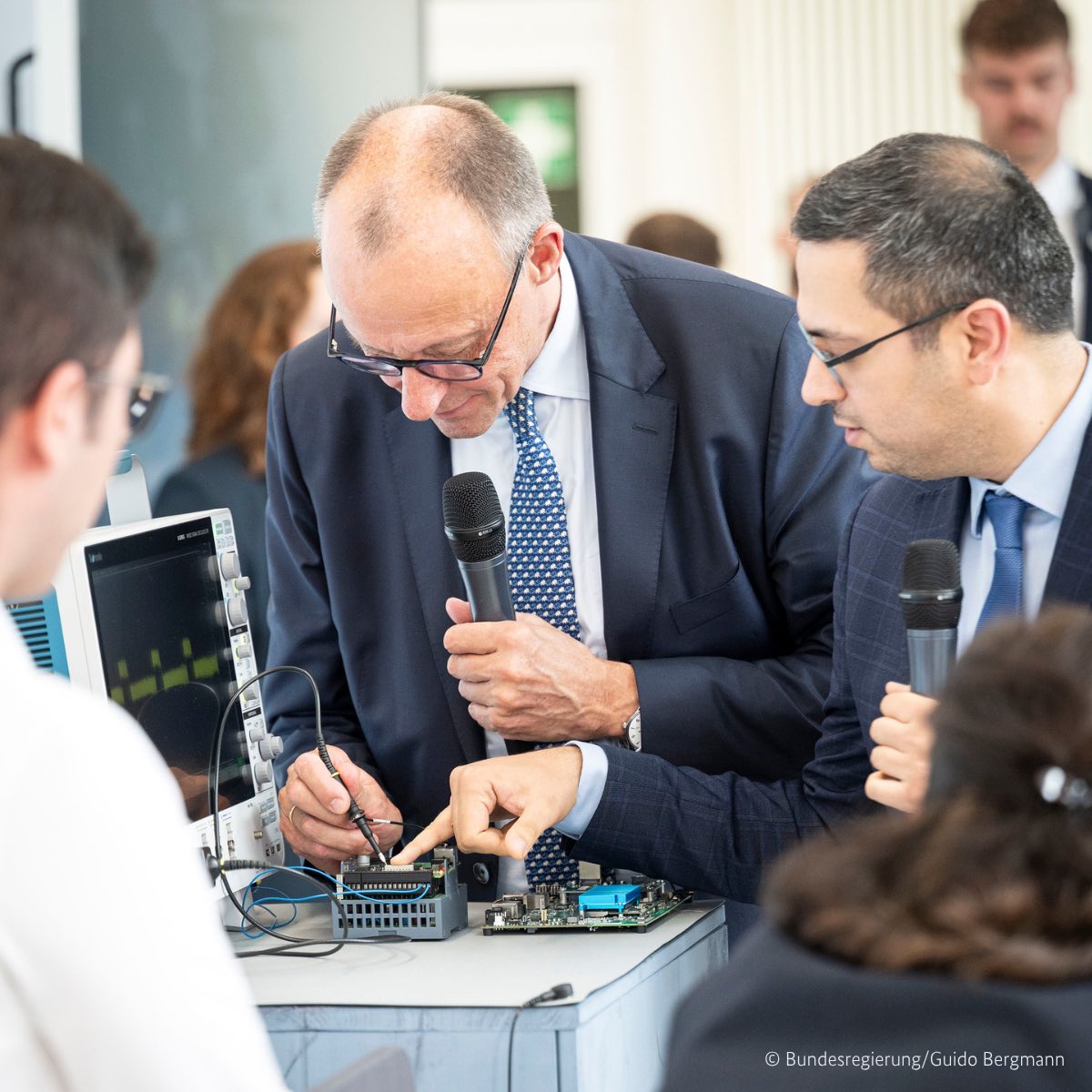 Bundeskanzler Friedrich Merz (@bundeskanzler) on Twitter photo Das Saarland ist Deutschland im Kleinen: traditionelle Industrien, die wir behalten wollen – ganz dicht neben modernster Hightech.
Danke für die Gastfreundschaft, liebe Ministerpräsidentin <a href="/AnkeRehlinger/">Anke Rehlinger</a>. Das Saarland ist Deutschland im Kleinen: traditionelle Industrien, die wir behalten wollen – ganz dicht neben modernster Hightech.
Danke für die Gastfreundschaft, liebe Ministerpräsidentin <a href="/AnkeRehlinger/">Anke Rehlinger</a>.