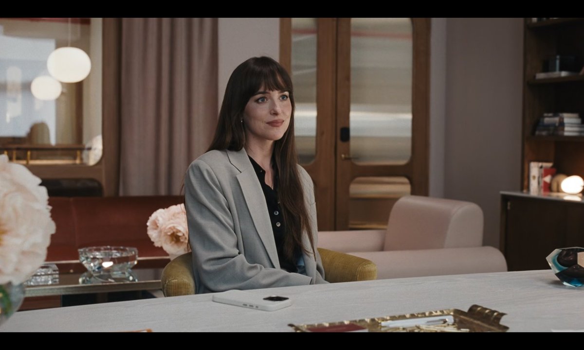 P0eticVisuals's tweet photo. Dakota Johnson in materialists https://t.co/Ka4wYvCqiJ