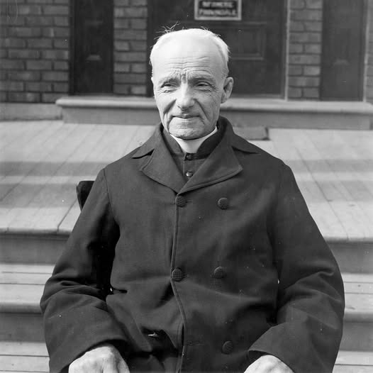 🎉 Joyeux anniversaire saint frère André !

C’est aujourd’hui que nous rendons hommage à la vie extraordinaire de saint frère André. N’oubliez pas de venir prendre part aux festivités avec nous !

➡️ Voyez l’horaire complet de la journée : saint-joseph.org/fr/activite/an…