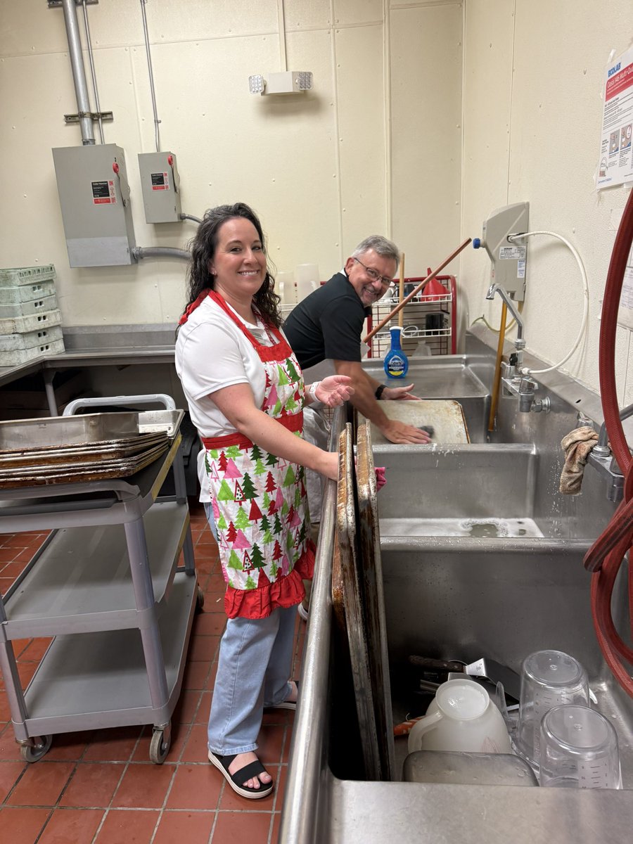 Dr. Veronica Bayles (@veronicabayles) on Twitter photo Leading with a servants heart is a characteristic of a strong leader- these rockstars (and some not pictured here) came before sunrise to prepare and serve breakfast for our faculty and staff! It is going to be a great year <a href="/TuscumbiaCitySc/">Tuscumbia City Schools</a> #flippingpancakes Leading with a servants heart is a characteristic of a strong leader- these rockstars (and some not pictured here) came before sunrise to prepare and serve breakfast for our faculty and staff! It is going to be a great year <a href="/TuscumbiaCitySc/">Tuscumbia City Schools</a> #flippingpancakes