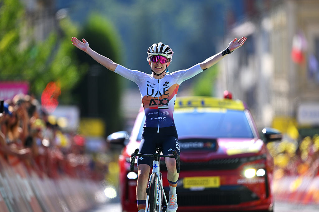 1991 – Maëva Squiban est la première française à remporter deux étapes de suite sur le Tour de France (hommes ou femmes) depuis Charly Mottet en 1991. SquibGame.