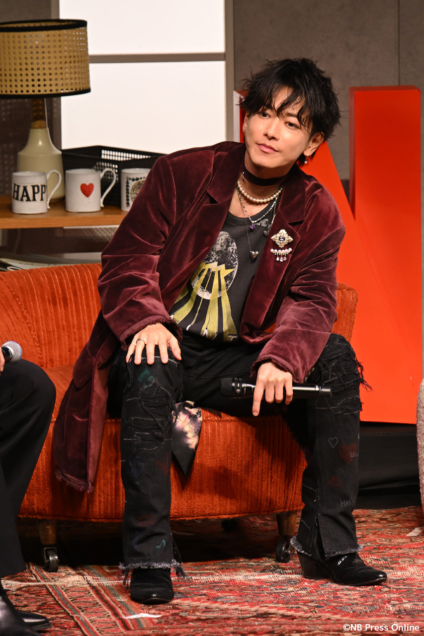 希少♡ABYTS♡佐藤健♡Netflix グラスハート　スタッフパーカー　黒 🥁グラスハート Glass Heart🎸 Netflix Indonesia X⭐️合照
