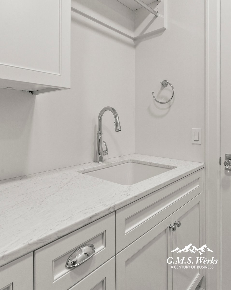 GmsWerksOmaha's tweet image. Your laundry room deserves an upgrade, too! 

Durable, stain-resistant natural stone countertops turn everyday chores into a stylish experience.

#LaundryRoom #NaturalStone #FunctionalStyle #GMSWerks