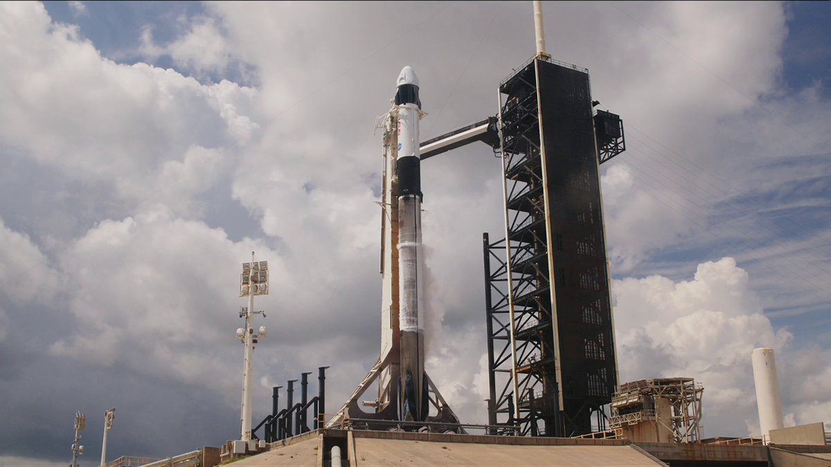 SpaceX mission director says things are coming down "to a matter of time" as they hope to "thread the clouds" at liftoff. The weather continues to develop around the pad and remains the watch item. Liftoff remains 11:43 pm ET (1543 UTC).

Watch live: youtube.com/watch?v=yI3ucp…