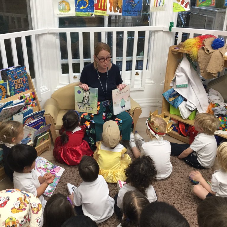 Last term, Nursery Acorns children welcomed a special guest from Middle School, Mrs El-Arifi, who surprised them as that day's Mystery Reader! Head of Acorns, Miss Smith, said Mrs El-Arifi did a brilliant job and could she please come back soon! 📚 📖