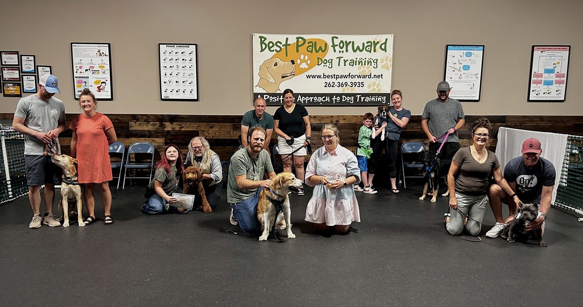 bestpawforwardw's tweet image. Congrats #BasicManners grads! With a fun and positive teamwork approach, these teams practiced and strengthened their basic skills. They progressed in polite leash walking, sit and down stays, wait, and recalls. #GradPhotos #Dogs #Coaching #RewardBasedTraining #TopChoiceWinner