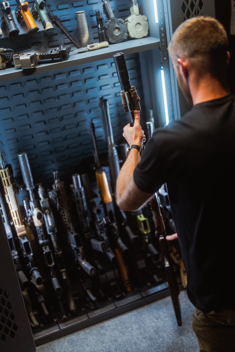SecureItStorage's tweet image. No more digging, stacking, or cramming. SecureIt’s CradleGrid™ keeps your guns and gear organized, visible, and ready. #secureit
