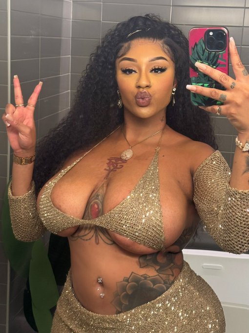 Watch 🇳🇬Eze Nwanyi Ifeoma ✨'s leaked NSFW photo on TwXstars