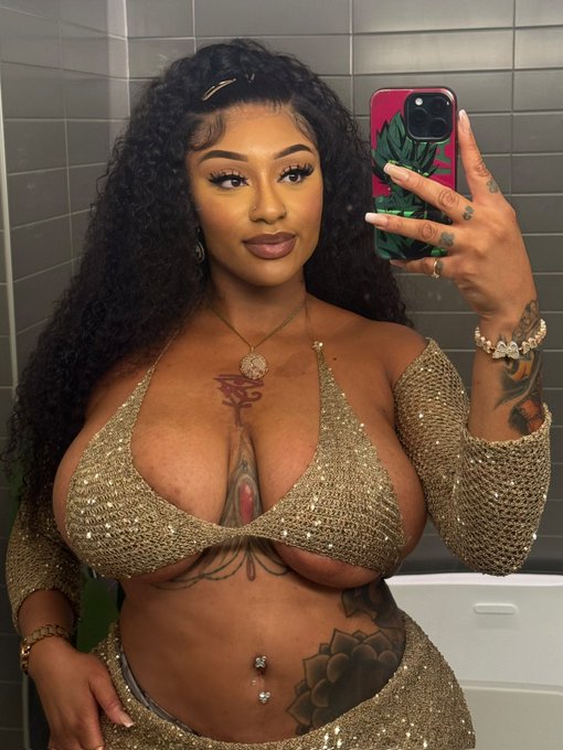 Watch 🇳🇬Eze Nwanyi Ifeoma ✨'s leaked NSFW photo on TwXstars