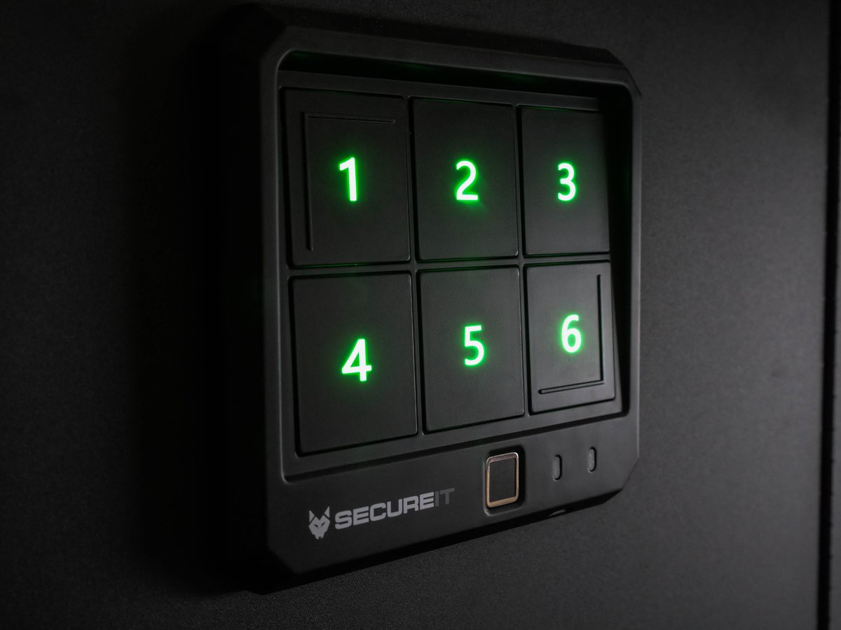 SecureItStorage's tweet image. Locked. Loaded. Open in seconds. 🔓
SecureIt’s High-Stress Fast Access Locking System gets you in fast, when seconds matter most. #SecureIt #FastAccess #SmartStorage