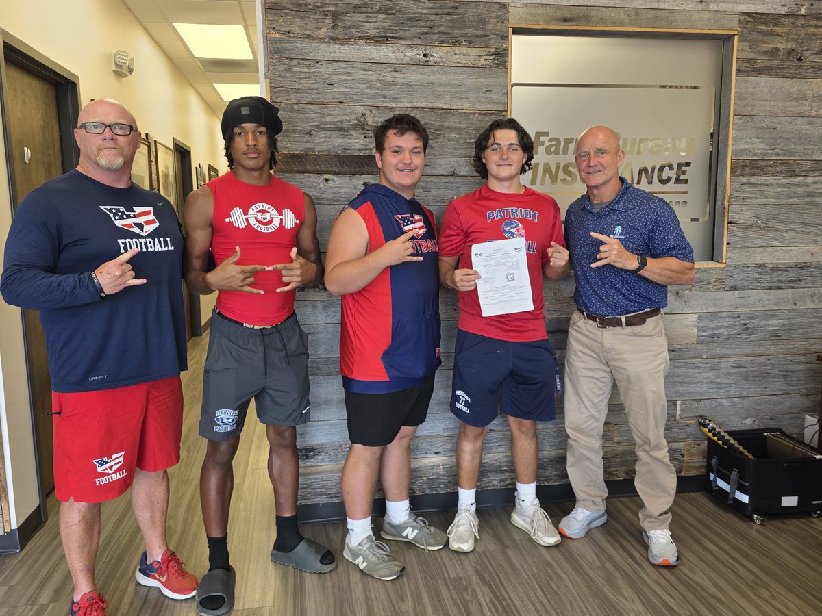COACH_MURRAY34's tweet photo. These two men and their companies are a great example of community involvement. They never hesitate to support OUR PROGRAM at every turn. That's why their businesses are seen throughout OUR facility. Craig Tice at NOTICE AUTOMOTIVE and Tal Plumlee at FARM BUREAU INSURANCE are E.L.I.T.E!!! THANK YOU FOR ALL YOU DO!
If you are looking for ways to be involved we have lots of opportunities for you and your business. The H will help your company grow. Message me or THE White House Heritage Patriots Touchdown Club for more information.
#ELITE 
#THEHWILLHELPYOUGROW
#SUPPORTLOCAL
