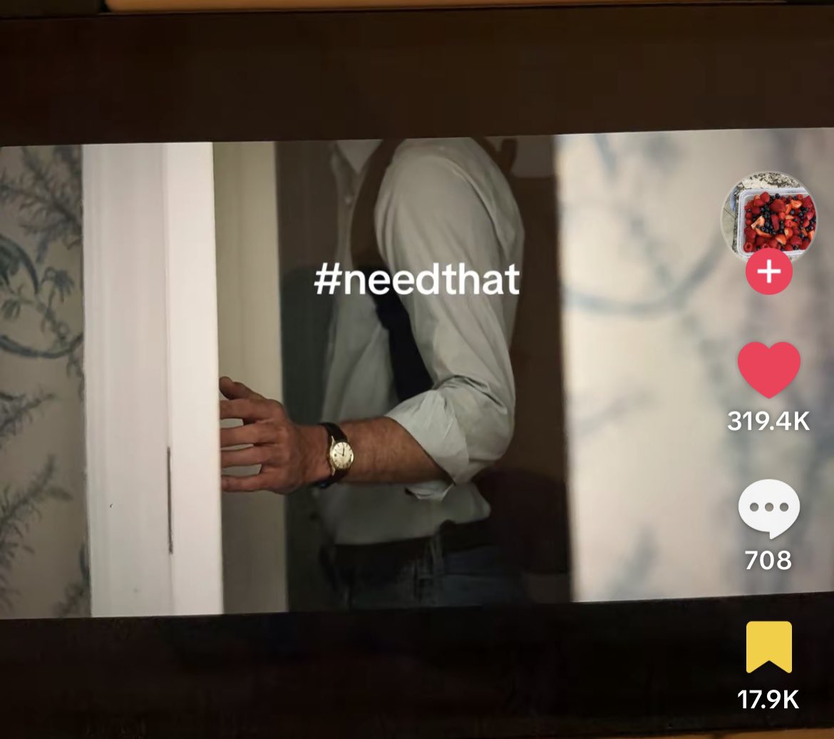 conrad’s hand getting 300k likes is killing me