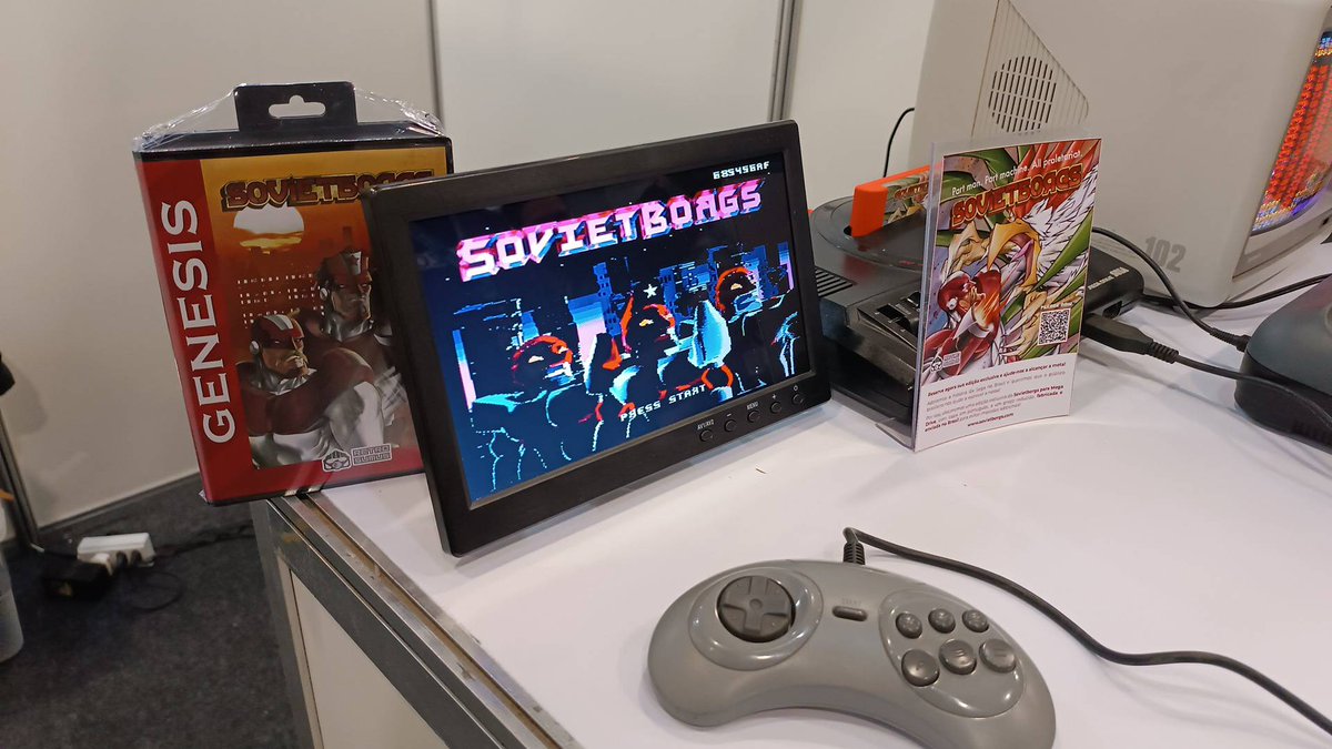 RetroSumus's tweet photo. Huge thanks to Lucas Munhoz aka LMS_retro for his work on our #Retrocon2025 Exclusive demo carts! He was also promoting #FrontierForce by @badcomputer0 and #Noturno by @chirinea, both for the SMS 👾
Also pictured Diego aka @UCOLECIONADOR1 📸
🧵👇 https://t.co/xHJFd3pRMb