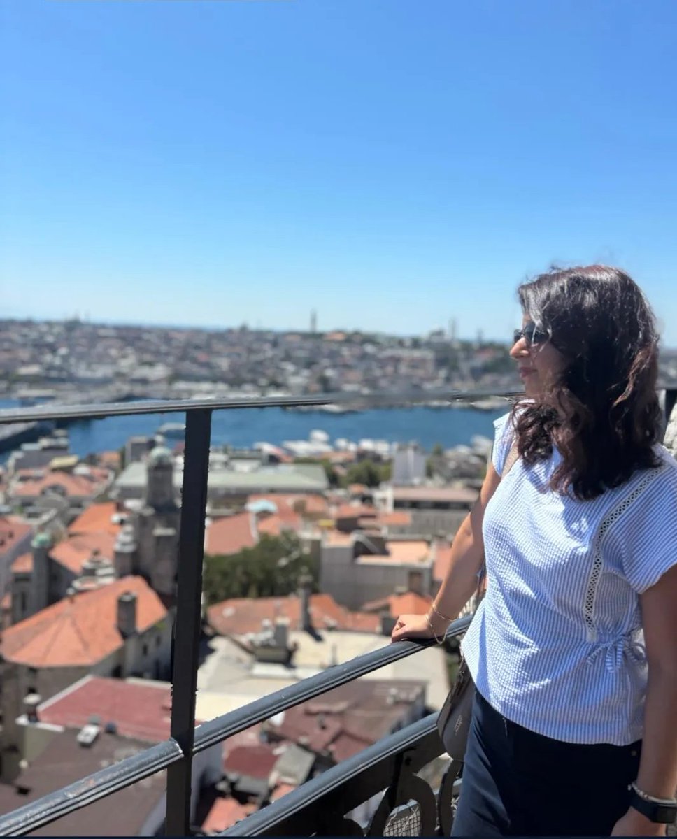 Bana gelince parmağını oynatmayanların istediklerinde dağı sırtlanabildiklerini gördükten sonra anladım kimsenin hiçbir şeye değmediğini...